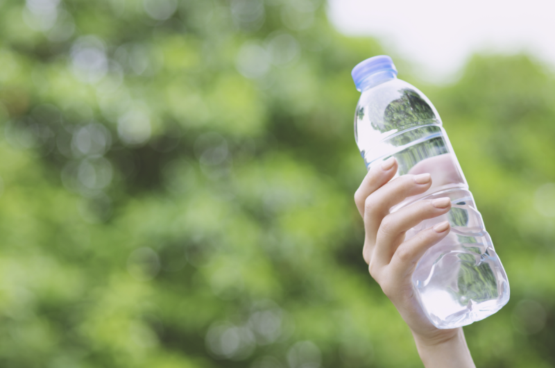Minum air saat makan, apakah boleh?